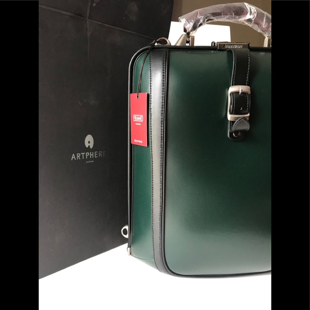 ARTPHERE 
Japanese Luxury Briefcase